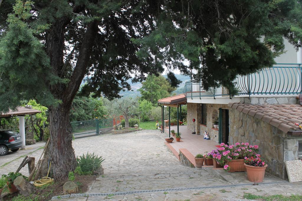 Bed & Breakfast Villa Flora Eredita Exterior foto